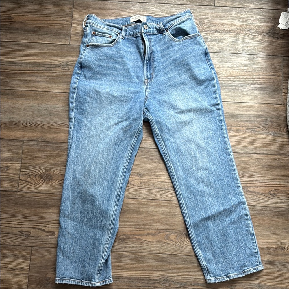 Abercrombie Ultra High Rise Ankle Straight  Jeans